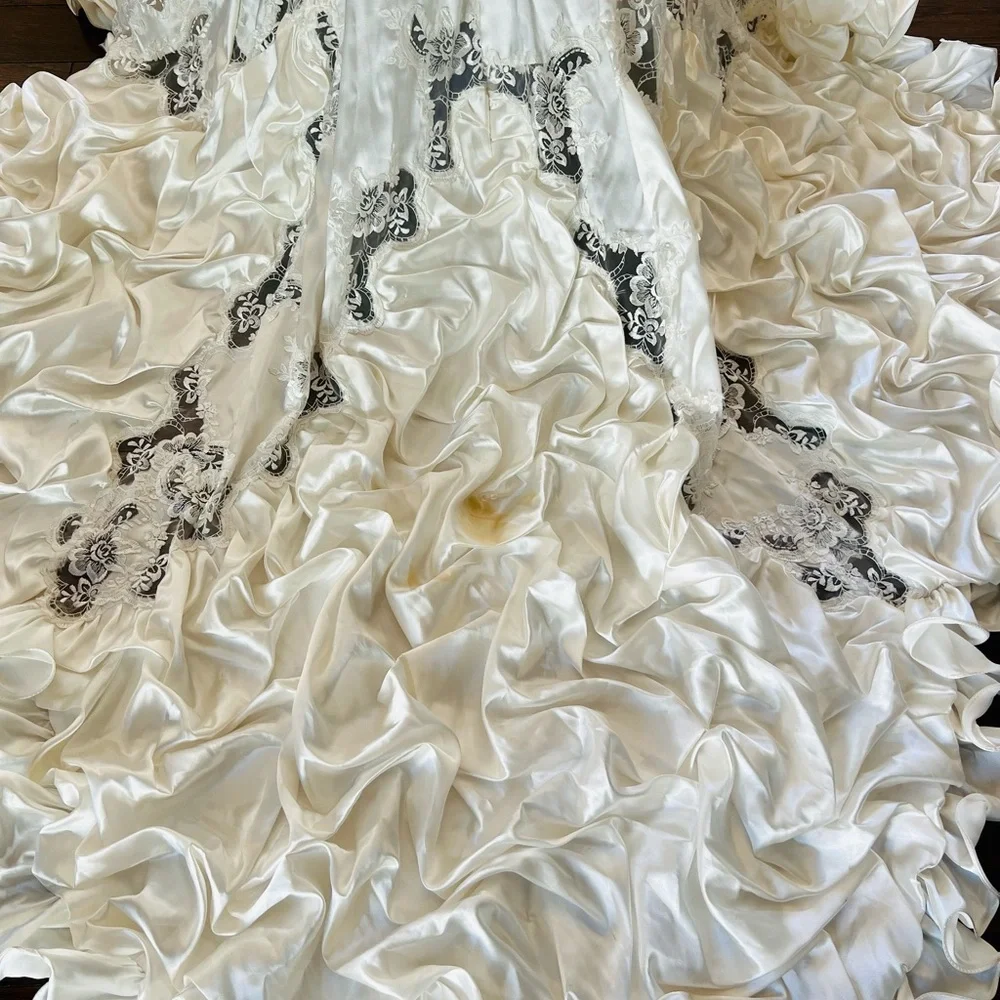 WORN 1x Wedding Dress. Satin w/lace, pearl beads & subtle sequins. Two stains - Picture 9 of 16
